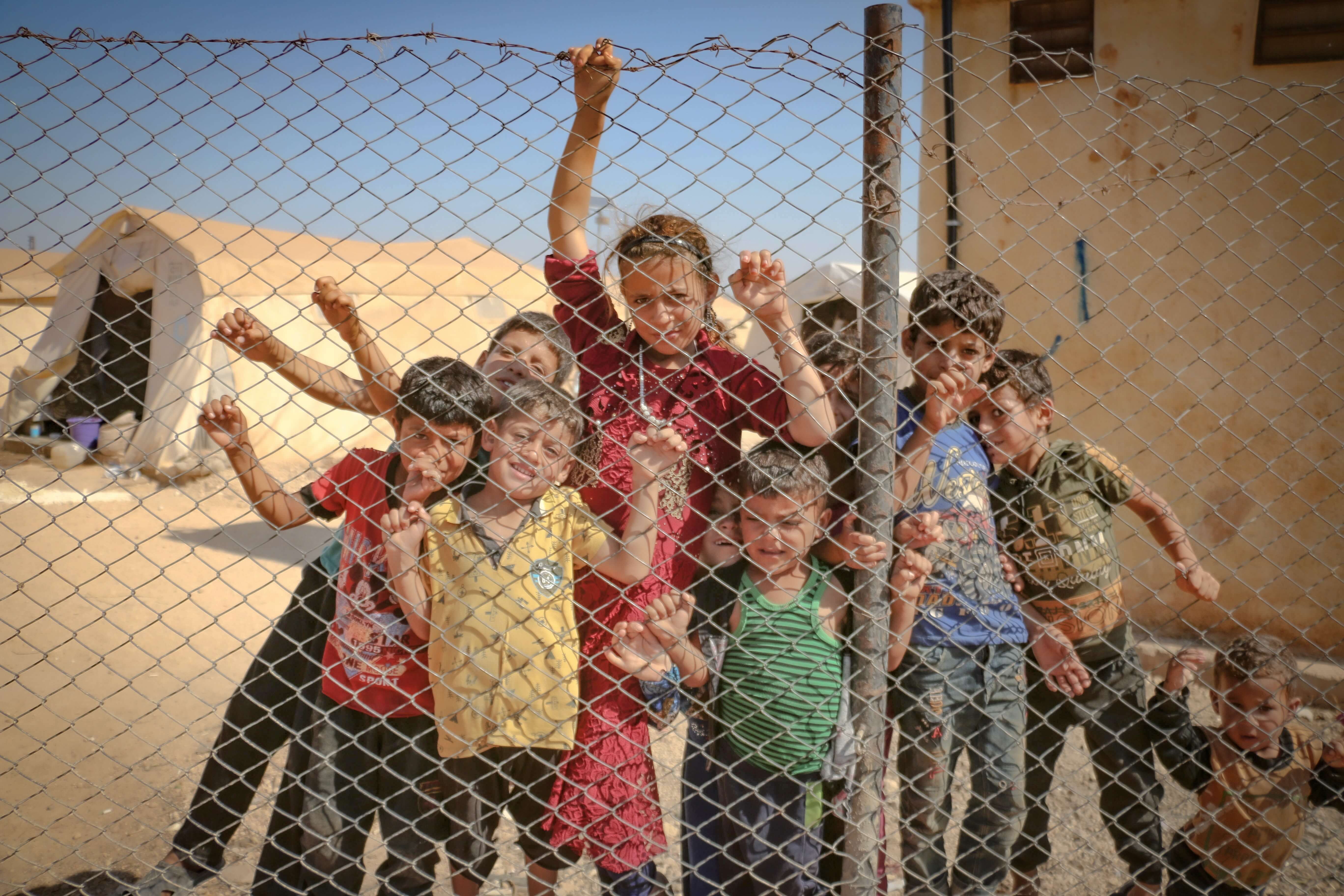 الاطفال السوريين المحتاجين